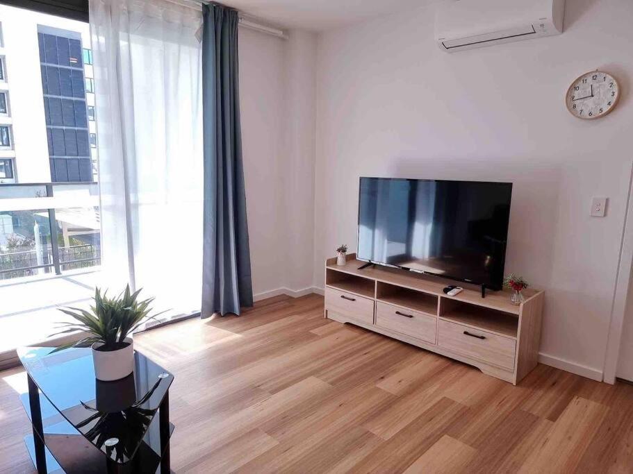 Gungahlin Center-1 Bedroom New Stylish Unit * Harrison