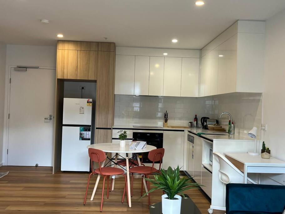 Apartment Gungahlin Center-1 Bedroom New Stylish Unit