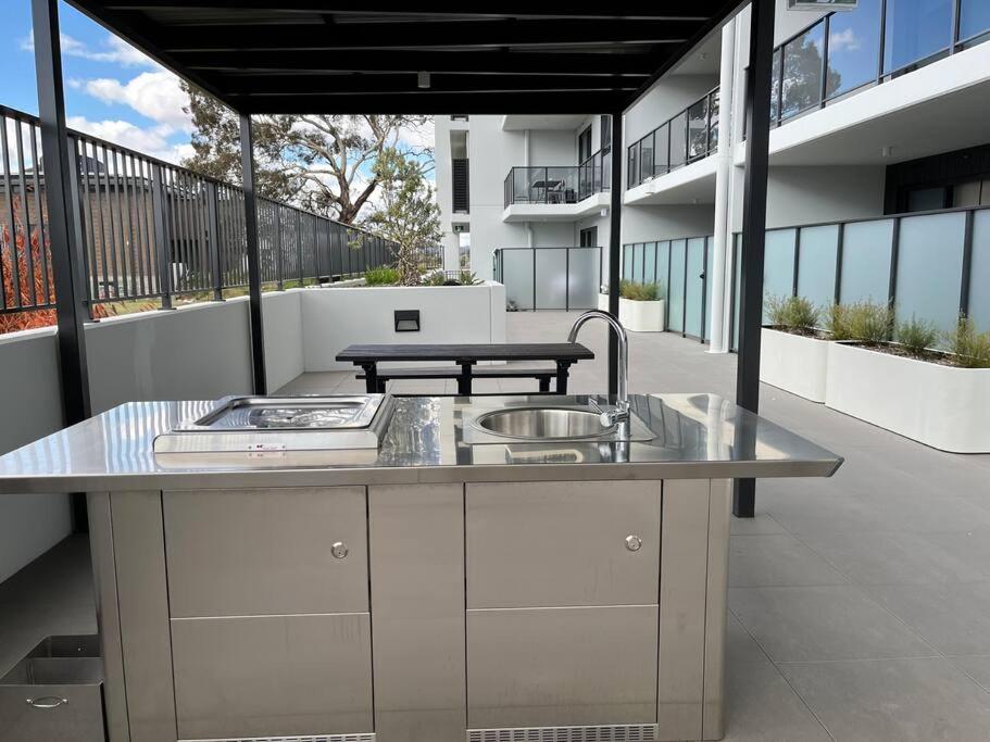 Gungahlin Center-1 Bedroom New Stylish Unit Apartment