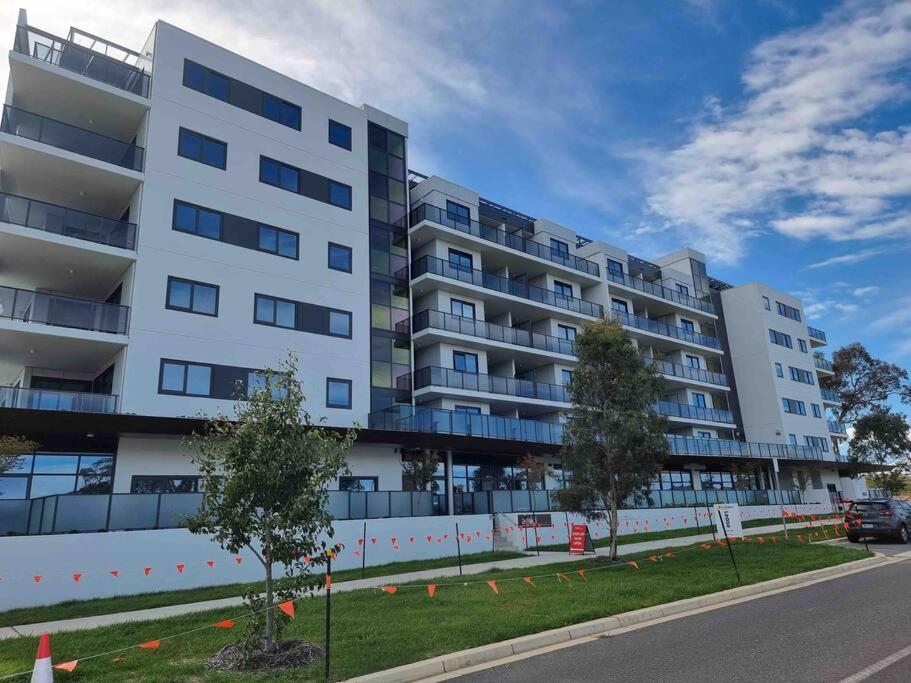 Apartment Gungahlin Center-1 Bedroom New Stylish Unit *